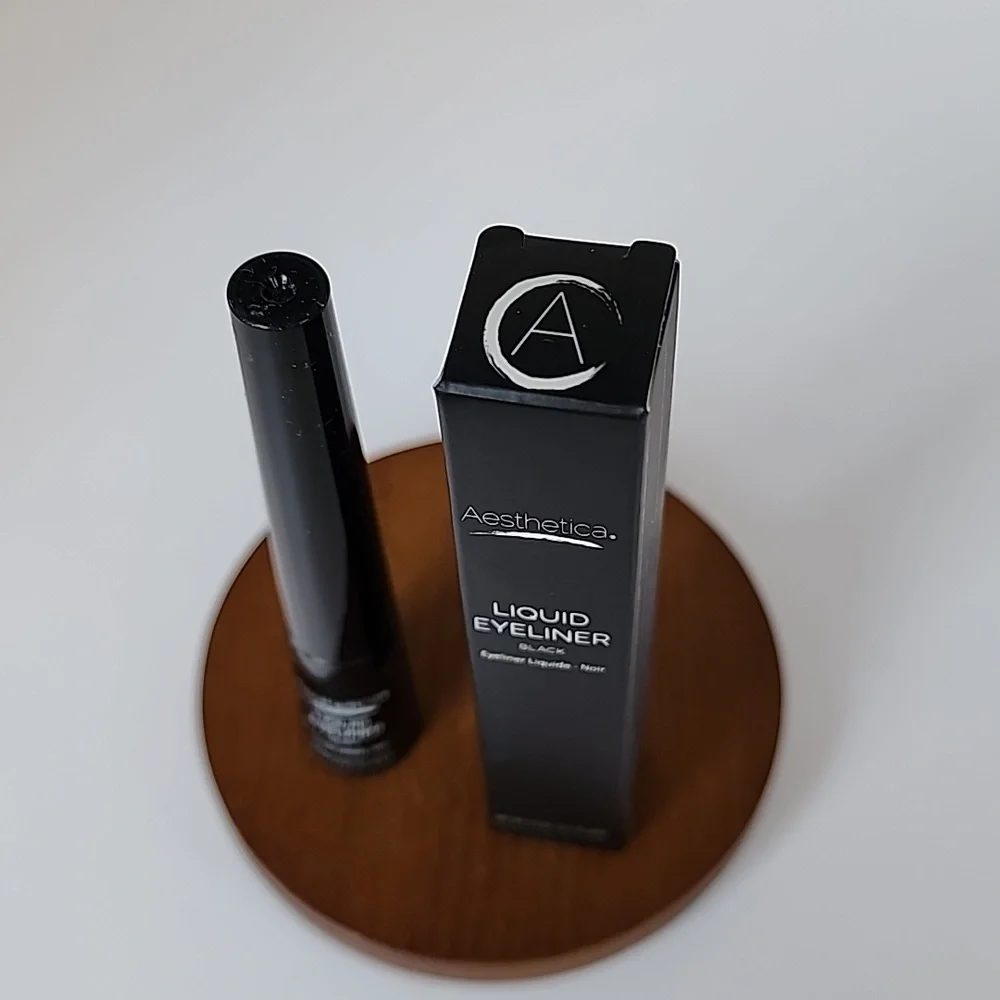 Aesthetica Liquid Eyeliner - Black